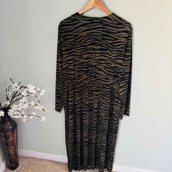 Lane Bryant Ruched Side Matte Jersey Zebra Print Dress NWT Size 22/24 - Picture 7 of 7